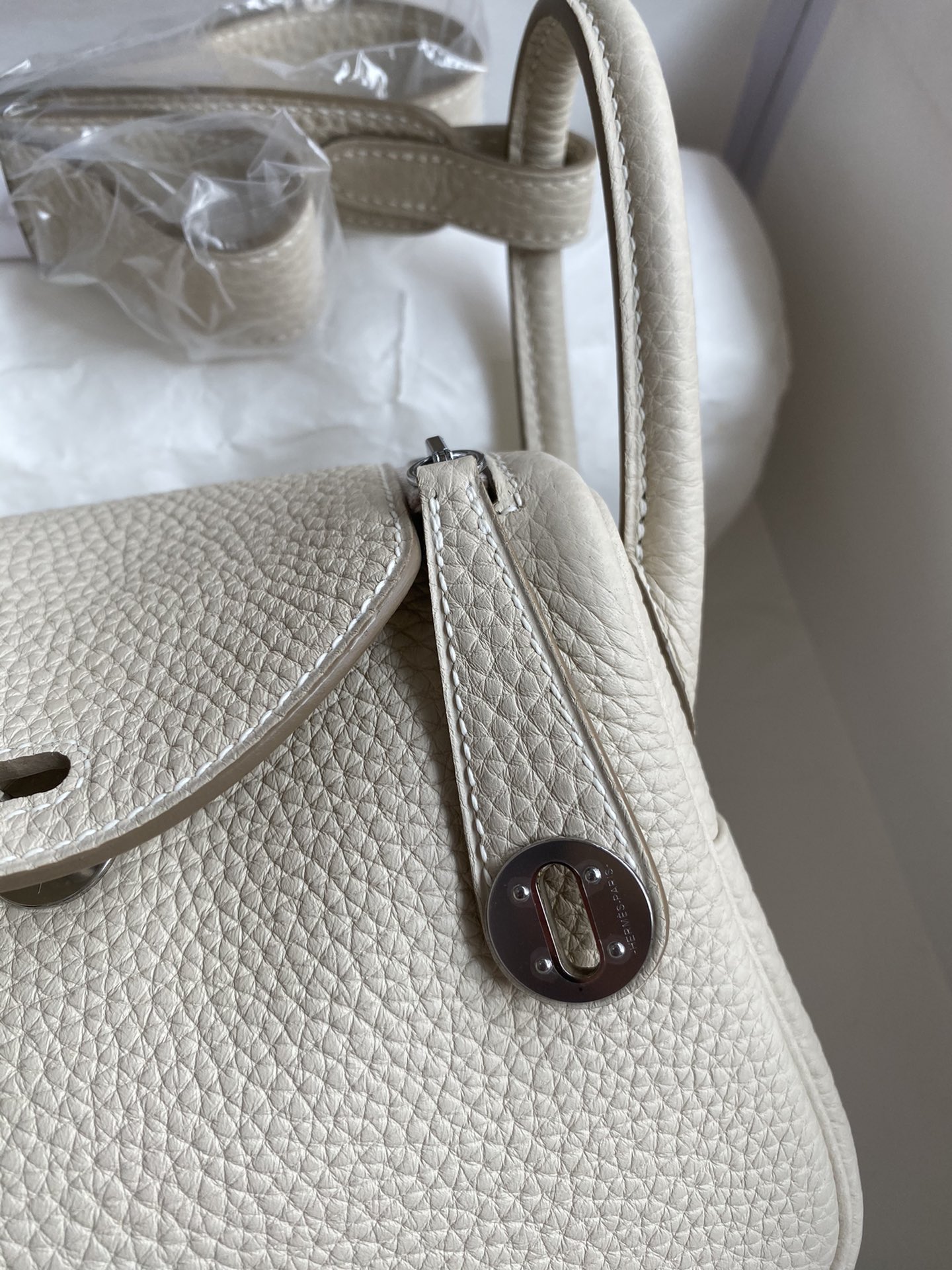 Hermes Mini Lindy 19cm Handbag Shoulder Bag In White Clemence Leather